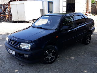 Volkswagen Vento foto 1