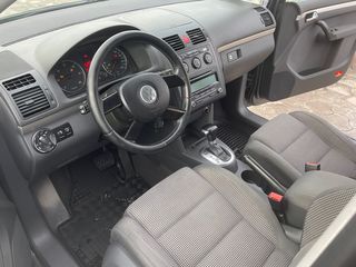 Volkswagen Touran foto 13