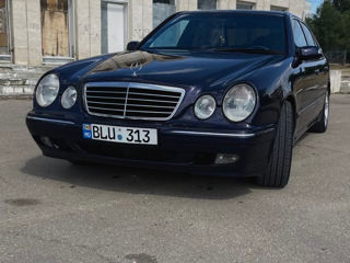 Mercedes E-Class foto 2