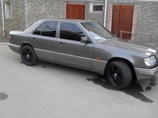 Mercedes Series (W124) foto 2