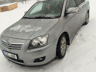 Toyota Avensis foto 4