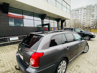 Toyota Avensis foto 9