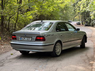 BMW 5 Series foto 4