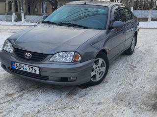 Toyota Avensis foto 2