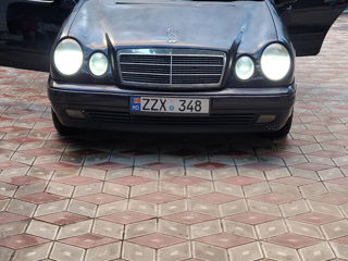 Mercedes E-Class foto 1