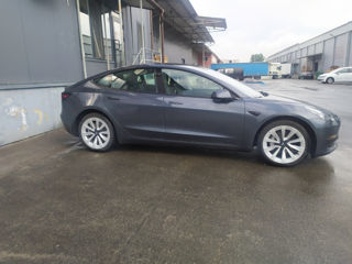 Tesla Model 3 foto 6