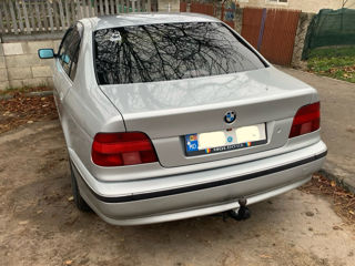 BMW 5 Series foto 4