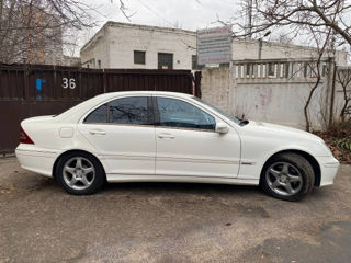 Mercedes C-Class foto 2