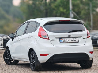 Ford Fiesta foto 3