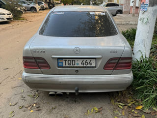 Mercedes E-Class foto 2