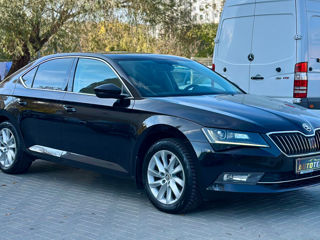 Skoda Superb foto 3