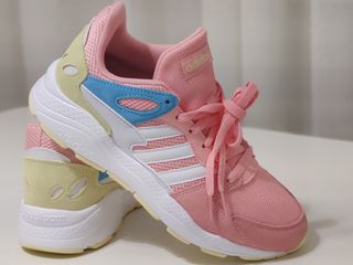 Кроссовки adidas 37,5 foto 1