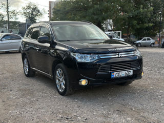 Mitsubishi Outlander foto 1