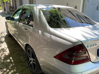 Mercedes C-Class foto 2