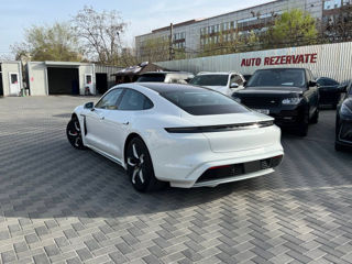 Porsche Taycan foto 5