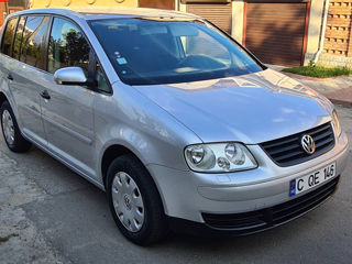 Volkswagen Touran foto 2