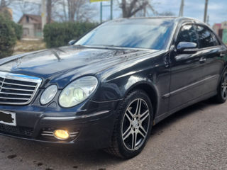 Mercedes E Class foto 1