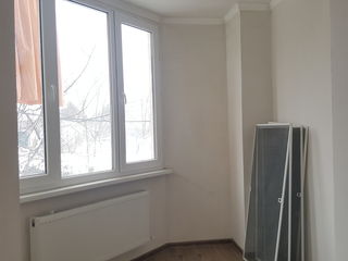 De vinzare apartament cu 2 odai 143 seria 15 Mcr., Cahul foto 4