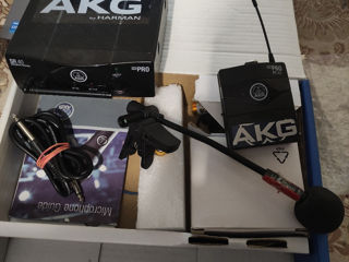 Продам радио микрофон AKG SR40