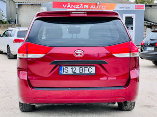 Toyota Sienna foto 5