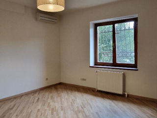 Casa individual centru chirie,/ дом в центре в аренду foto 17