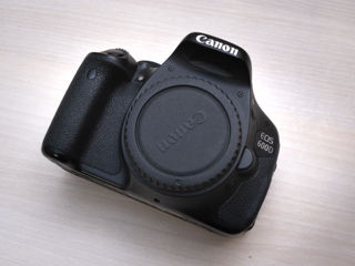 Canon 600D Kit (9000 de cadre)