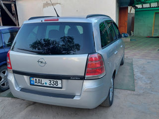 Opel Zafira foto 2