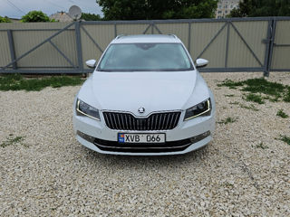 Skoda Superb foto 2