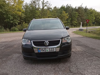 Volkswagen Touran foto 1