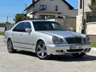 Mercedes E-Class foto 1