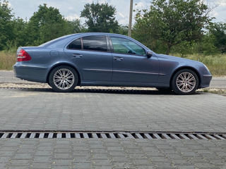 Mercedes E-Class foto 2