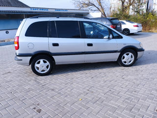 Opel Zafira foto 2