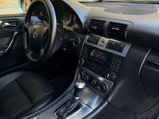 Mercedes C-Class foto 12