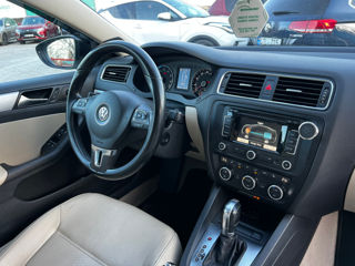 Volkswagen Jetta foto 8