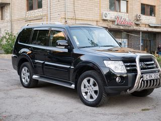 Mitsubishi Pajero foto 3