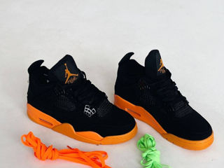 Nike Air Jordan 4 Retro Black/Orange foto 1