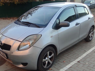 Toyota Yaris foto 2