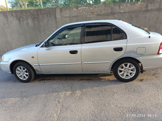 Hyundai Accent foto 7