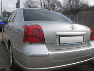 Toyota Avensis foto 9