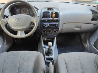 Hyundai Accent foto 5