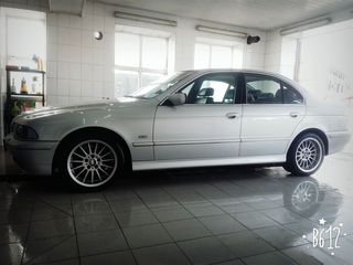 BMW 5 Series foto 9