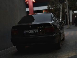 BMW 5 Series foto 4