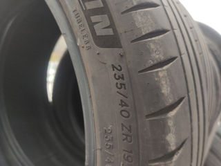 235/40R19