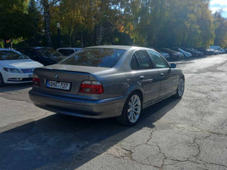 BMW 5 Series foto 4