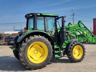 Tractor John Deere 6090 foto 2