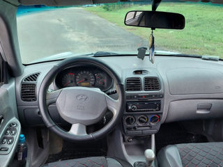 Hyundai Accent foto 4