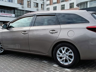 Toyota Auris foto 4