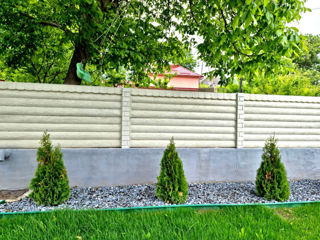 Gard din plăci de beton este durabil  și nu necesită îngrijire specială. foto 3