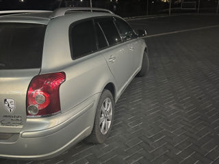 Toyota Avensis foto 3