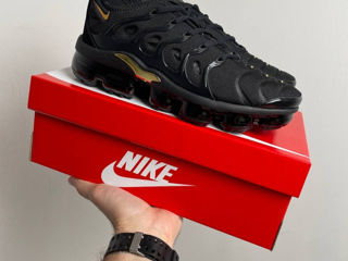 Nike Air Vapormax Plus Black/Gold foto 4